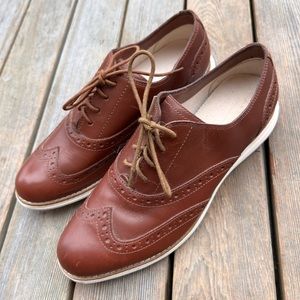 Ladies Cole Haan leather wingtip Oxford shoes.